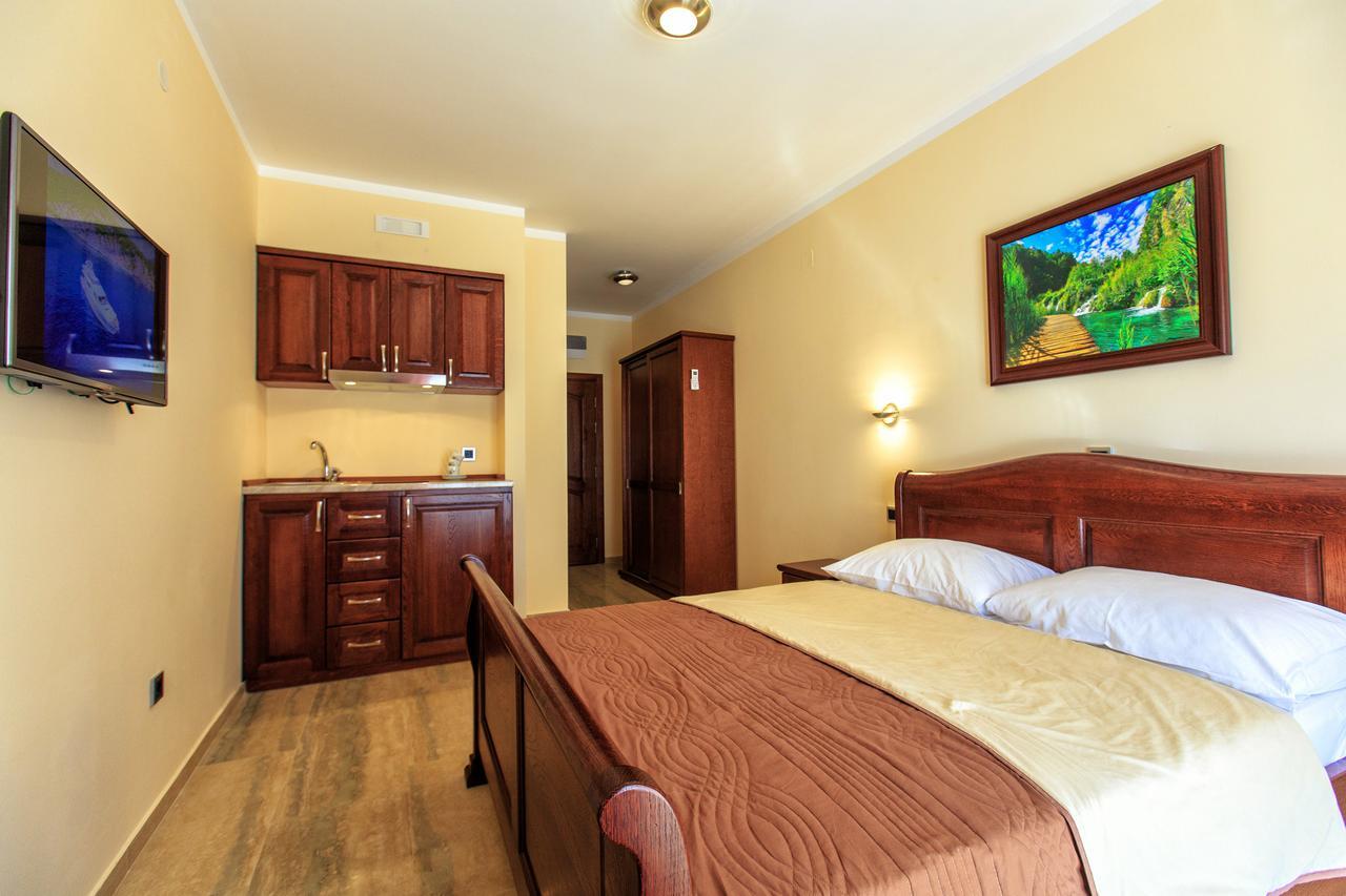 Compass Aparthotel Dobra Voda Extérieur photo