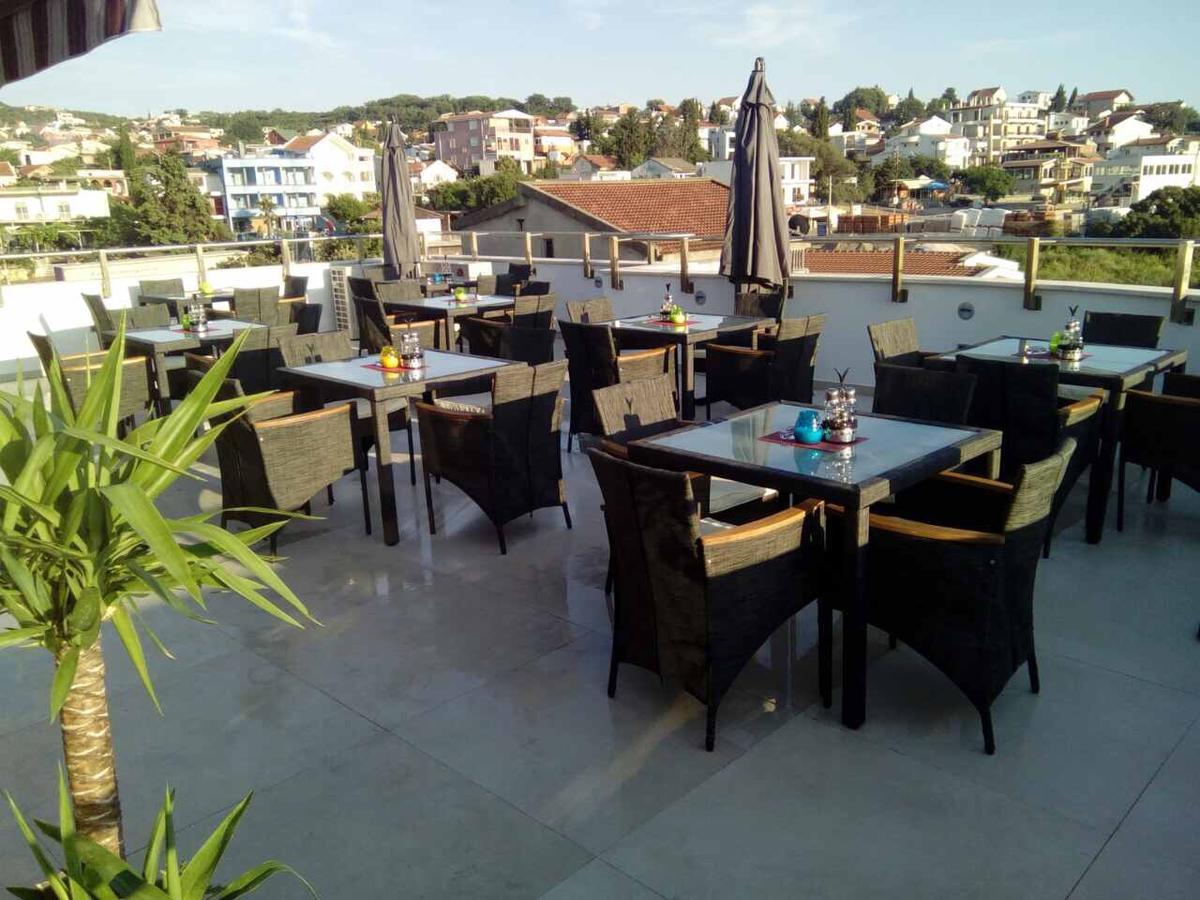 Compass Aparthotel Dobra Voda Extérieur photo