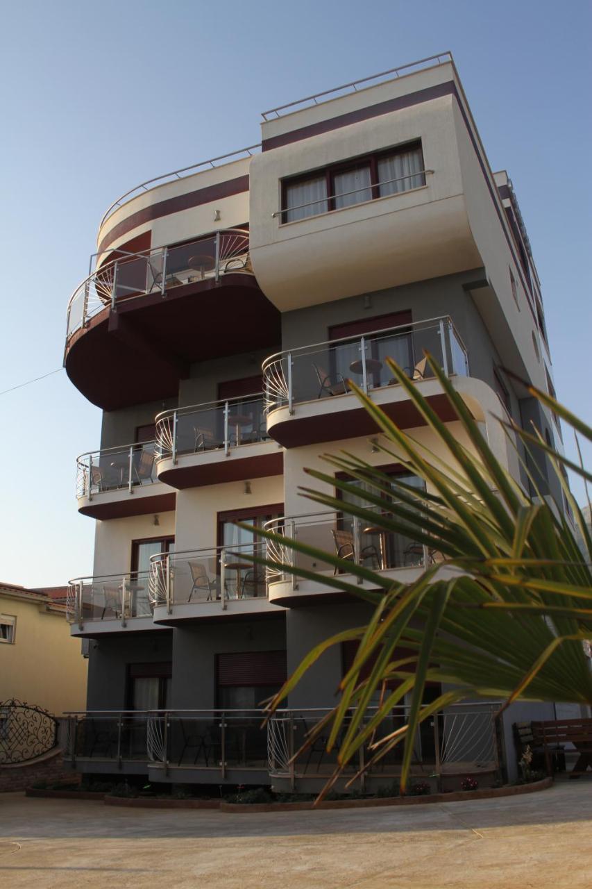 Compass Aparthotel Dobra Voda Extérieur photo