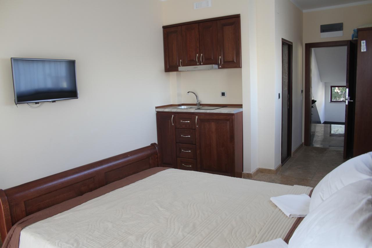 Compass Aparthotel Dobra Voda Extérieur photo